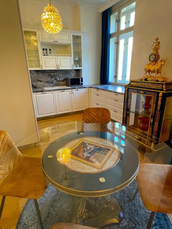 Karlsbad Prestige Apartment ภายนอก รูปภาพ