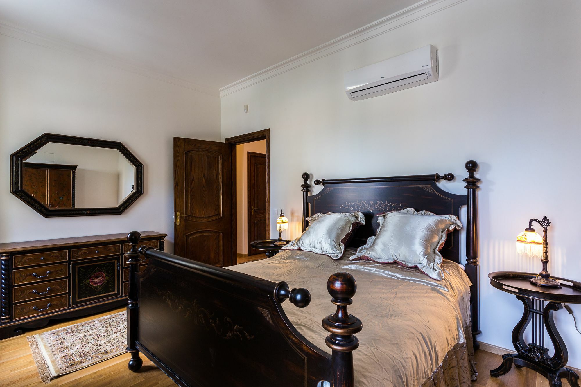 Karlsbad Prestige Apartment ภายนอก รูปภาพ