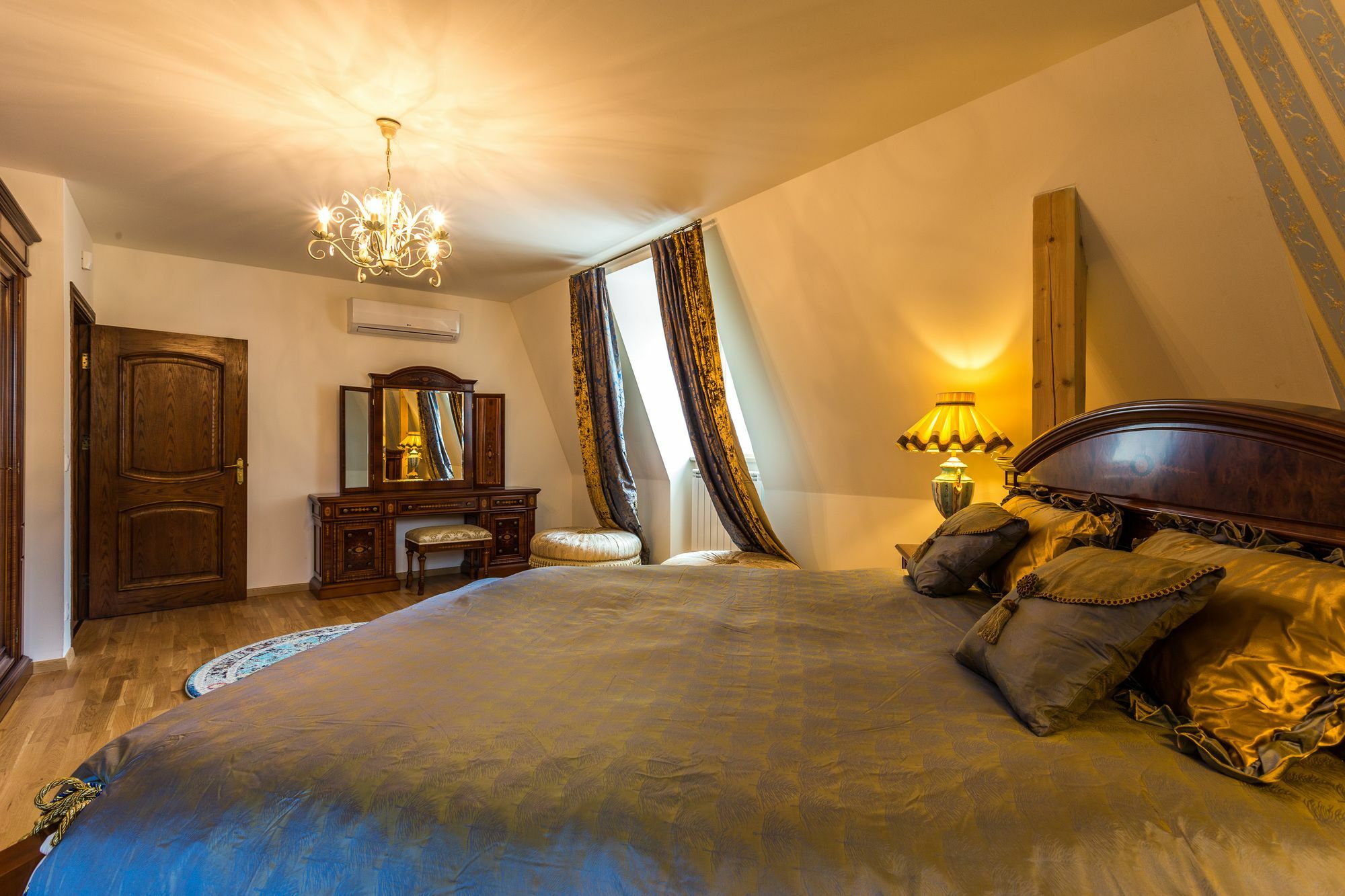 Karlsbad Prestige Apartment ภายนอก รูปภาพ