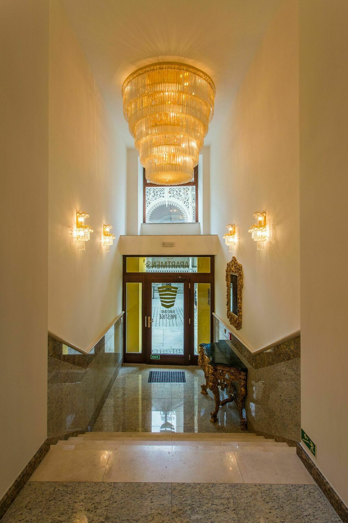 Karlsbad Prestige Apartment ภายนอก รูปภาพ