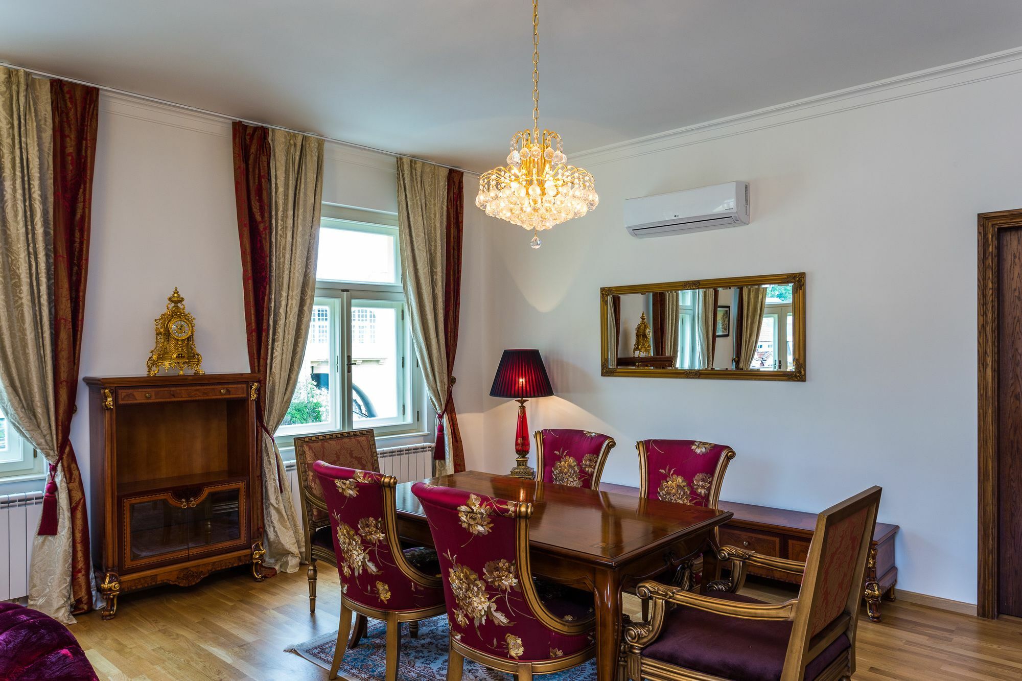 Karlsbad Prestige Apartment ภายนอก รูปภาพ